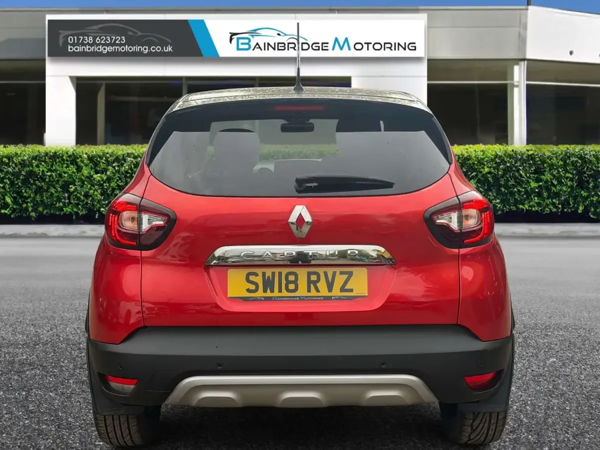 Used Renault Captur Dynamique 120 HP (88 kW) 2018 Red and black SUV