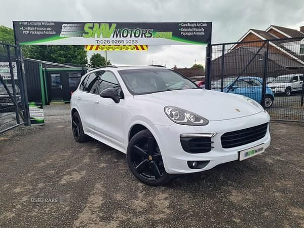 White Used 2018 Porsche Cayenne Platinum Edition SUV | £27,995 - Image 1/4