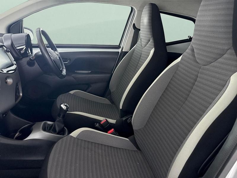 Used Toyota Aygo Trend 72 HP (52 kW) 2019 Silver Hatchback