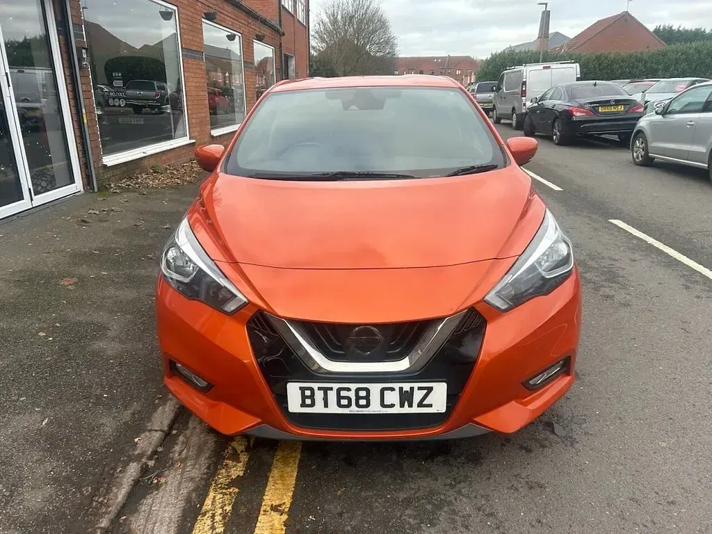 Begagnad Nissan Micra N-Connecta 90 HK (66 kW) 2018 Orange Halvkombi