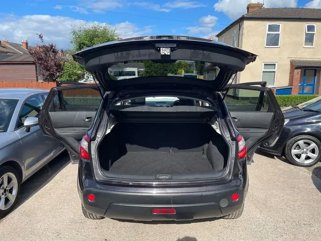 Begagnad Nissan Qashqai N-TEC 117 HK (86 kW) 2011 Svart SUV