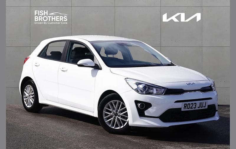 Used Kia Rio 101 HP (74 kW) 2023 White Hatchback
