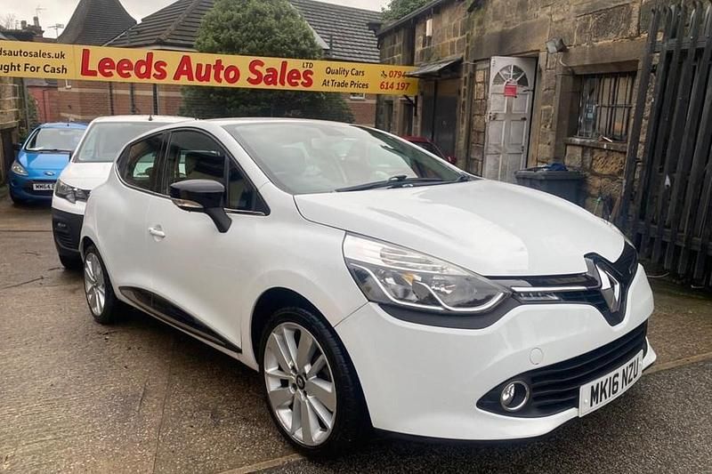 Used Renault Clio IV Dynamique 90 HP (66 kW) 2016 White Hatchback