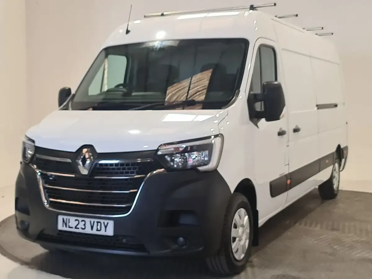 Used Renault Master Business 135 HP (99 kW) 2023 White MPV
