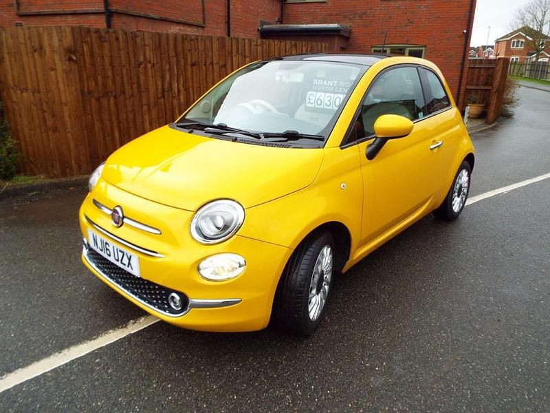 Used Fiat 500 Lounge 69 HP (50 kW) 2016 Yellow Hatchback