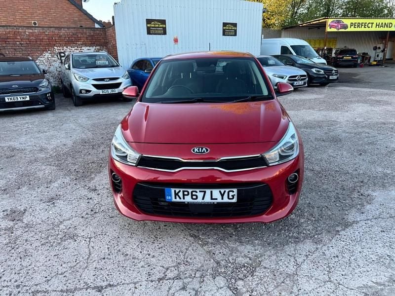 Begagnad Kia Rio 2017 Röd Halvkombi