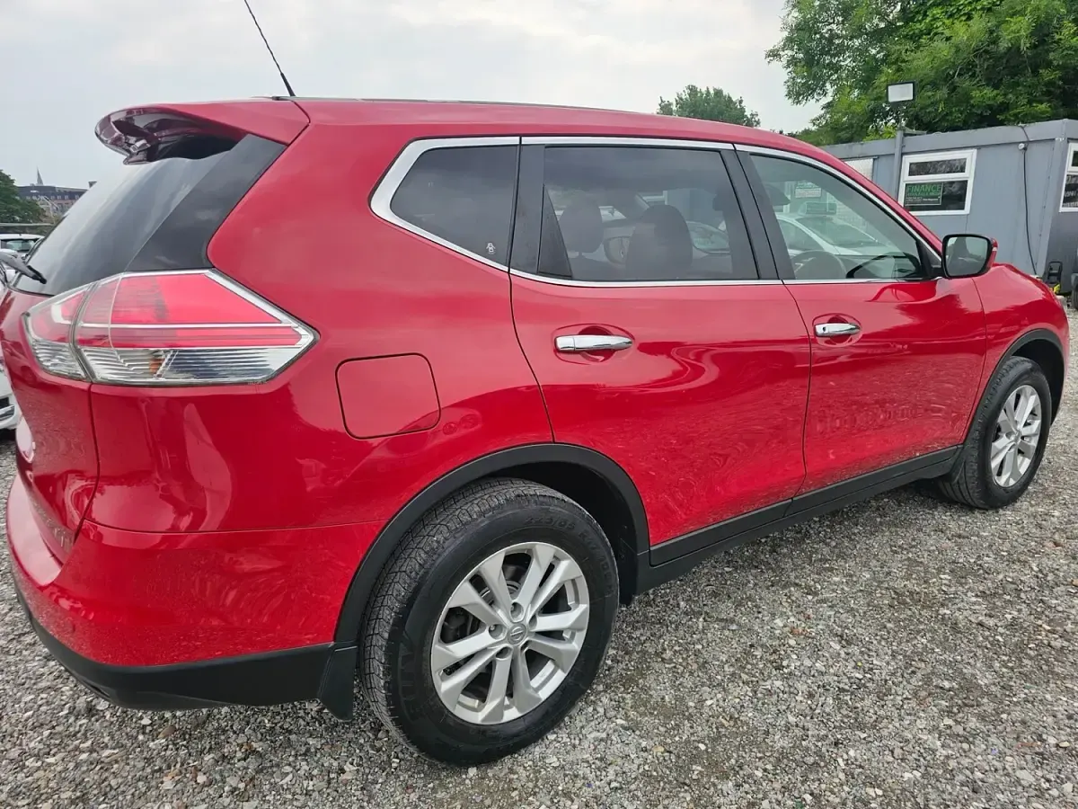 Używany Nissan X-Trail Acenta 163 KM (119 kW) 2016 Czerwony SUV