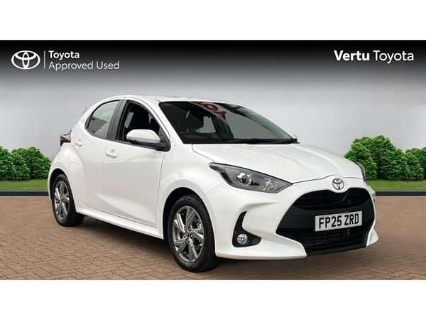 New 2025 Toyota Yaris Hatchback | £19,923 (Good price) - Image 1/4