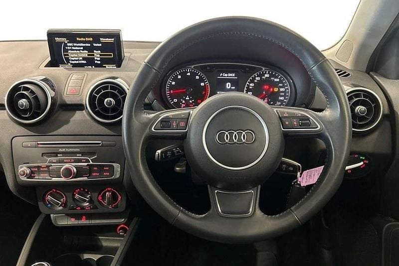 Usado Audi A1 Sport 94 HP (69 kW) 2018 Prateado Citadino