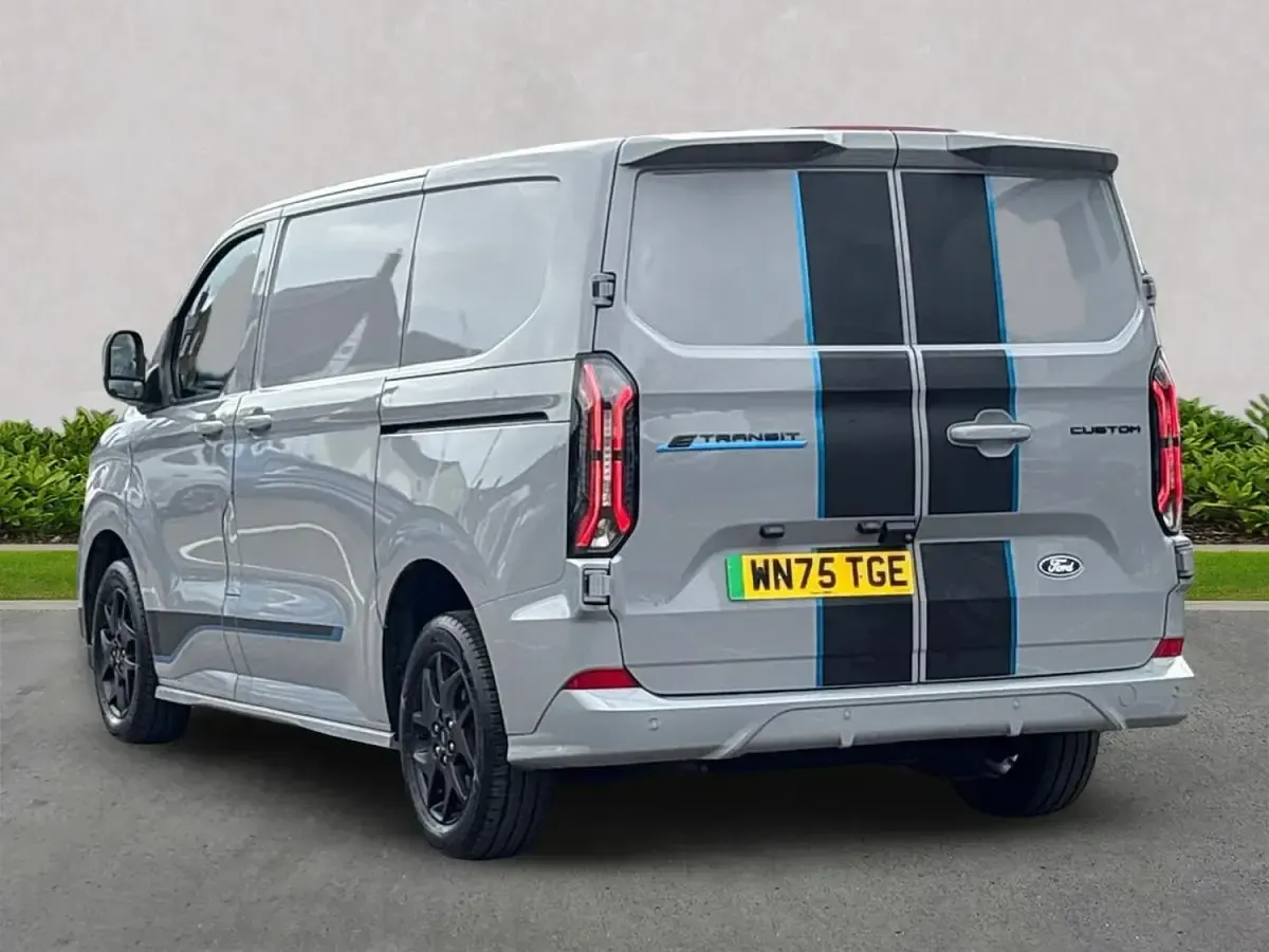 Usado Ford E-Transit Sport 160 kW (218 HP) 2025 Cinzento Van