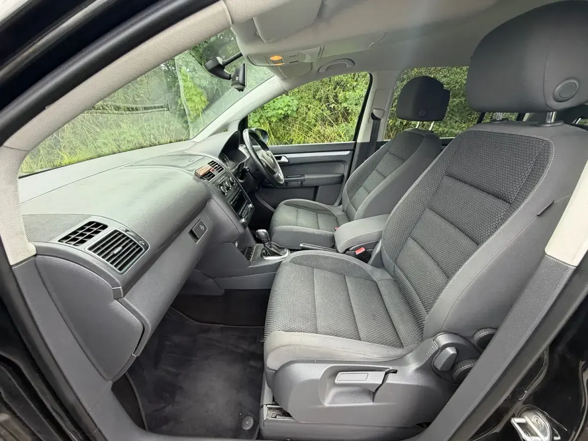 Used VW Touran SE 138 HP (101 kW) 2014 Black MPV