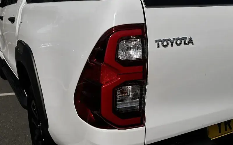 Used Toyota HiLux 204 HP (150 kW) 2021 White Pickup