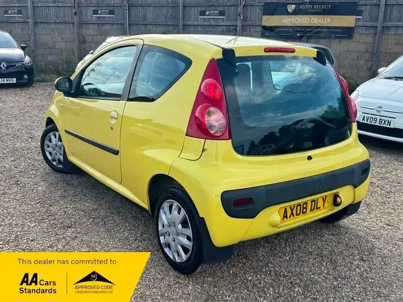 Used Peugeot 107 68 HP (50 kW) 2008 Yellow Hatchback