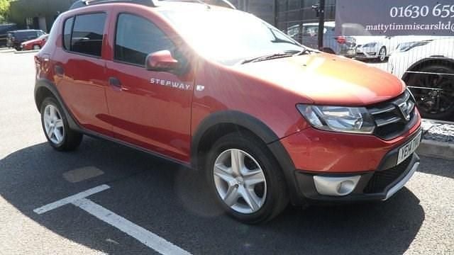 Used Dacia Sandero Lauréate 90 HP (66 kW) 2014 Hatchback