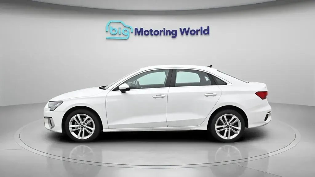 Używany Audi A3 Sport 110 KM (80 kW) 2024 Biały Sedan/Limuzyna