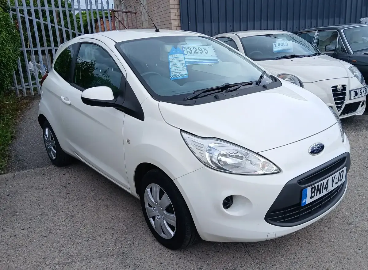 Used Ford Ka 69 HP (50 kW) 2014 White Hatchback
