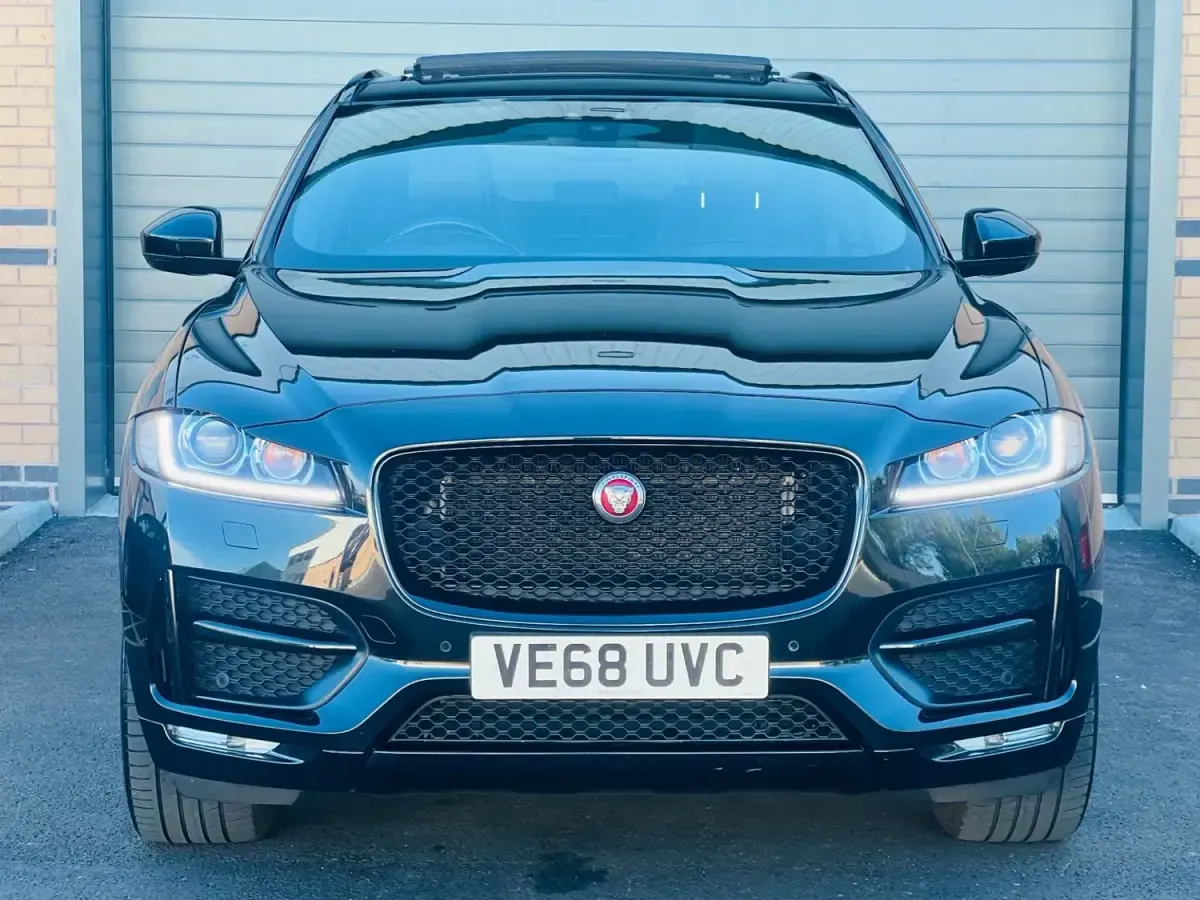 Second-hand Jaguar F-Pace R-Sport 180 CP (132 kW) 2018 Negru SUV