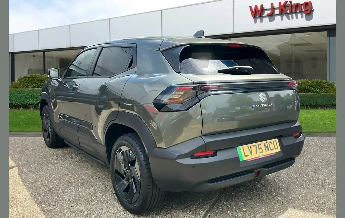 Used Suzuki e-Vitara 135 kW (184 HP) 2025 Green SUV