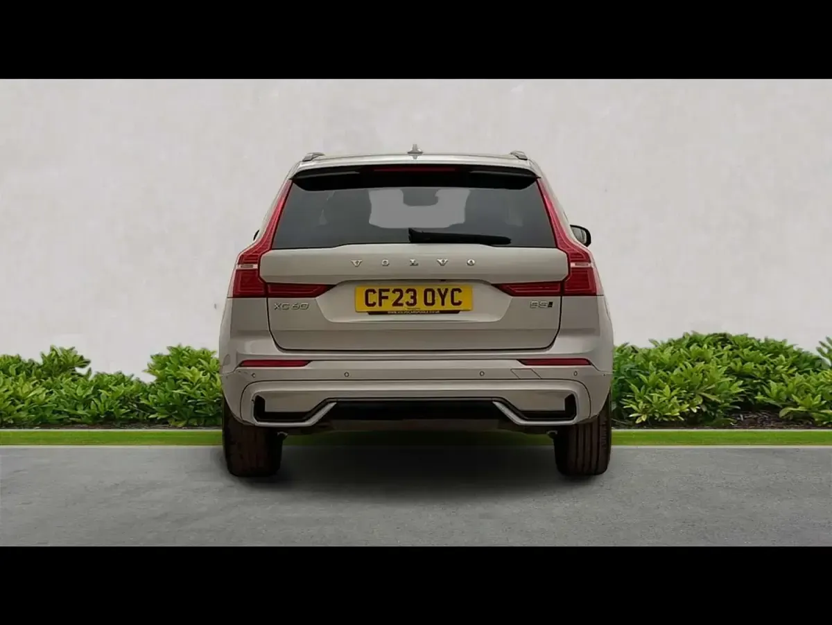Used Volvo XC60 Plus 250 HP (183 kW) 2023 Silver SUV