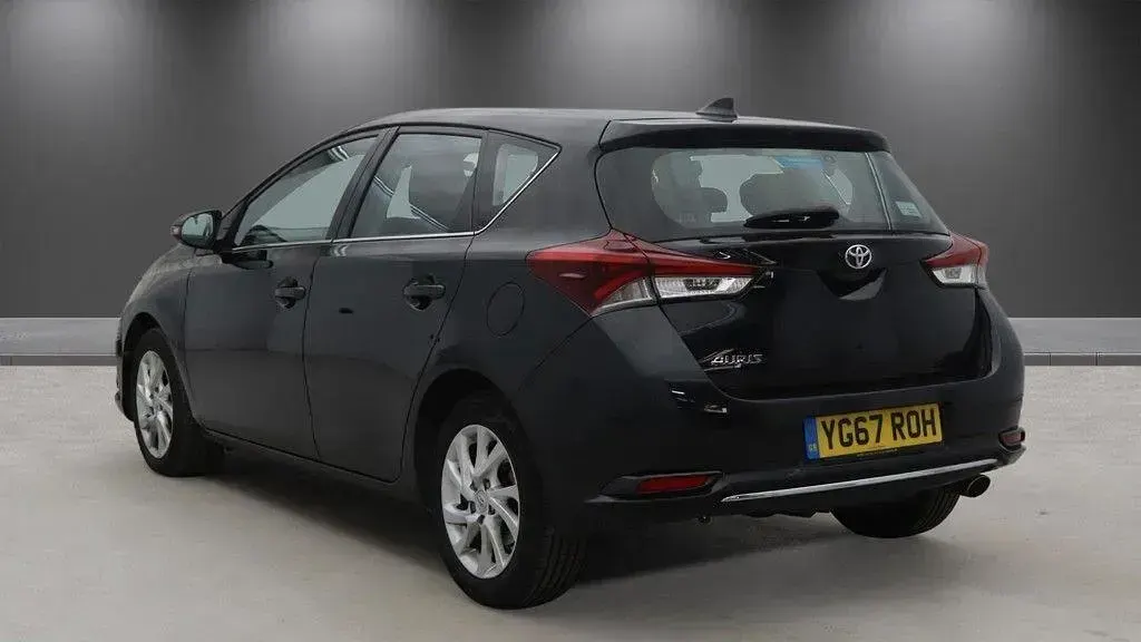 Used Toyota Auris Business Edition 116 HP (85 kW) 2017 Black Hatchback