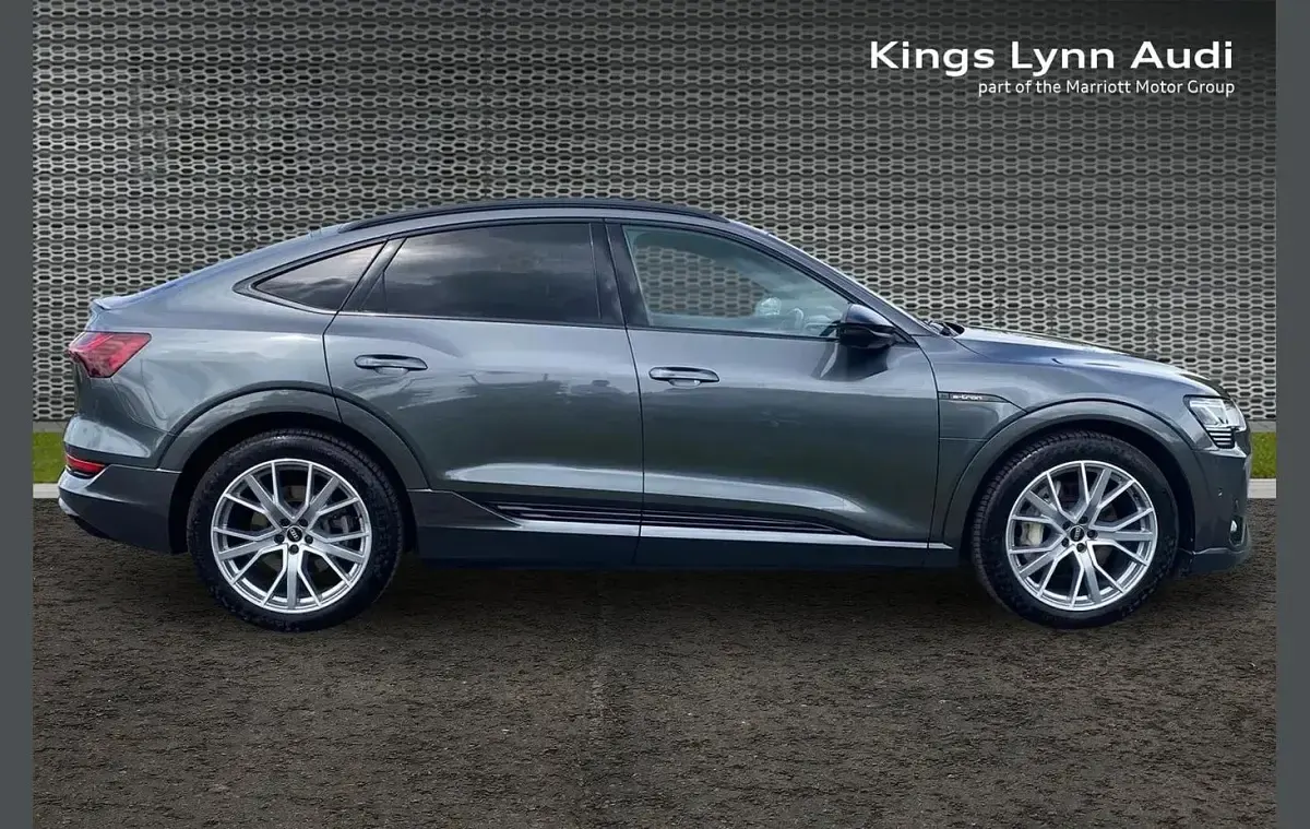 Usado Audi e-tron Sportback Black Edition 230 kW (313 HP) 2023 Cinzento SUV