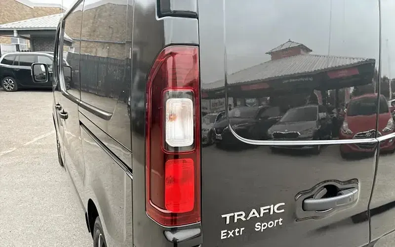 Used Renault Trafic 150 HP (110 kW) 2023 Black MPV