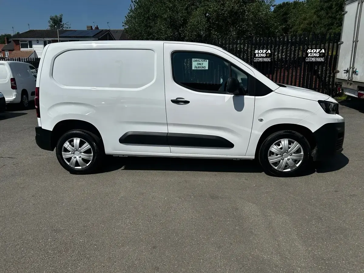 Used Peugeot Partner Premium 131 HP (96 kW) 2024 White MPV