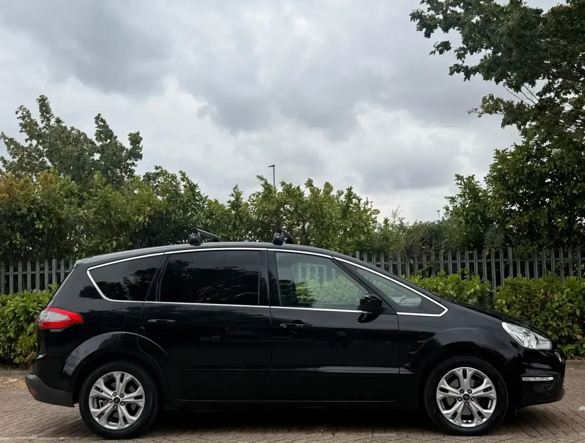 Used Ford S-MAX Titanium 138 HP (101 kW) 2012 Black MPV