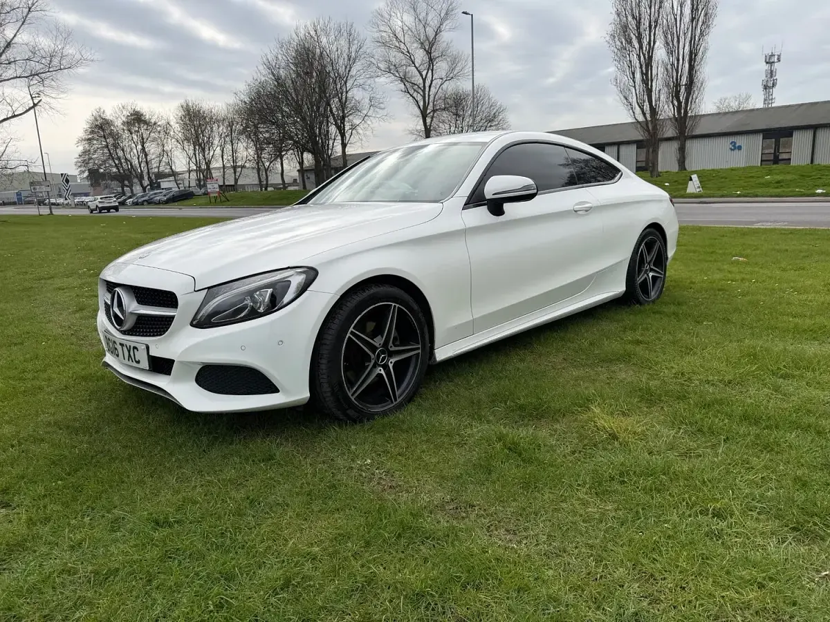 Used Mercedes C200 2016 White Coupe