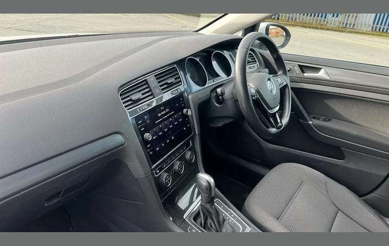 Begagnad VW Golf VIII Edition 147 HK (108 kW) 2020 Vit Halvkombi