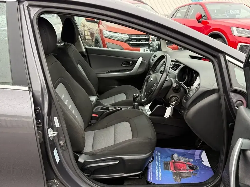 Used Kia Ceed 126 HP (92 kW) 2015 Silver Hatchback