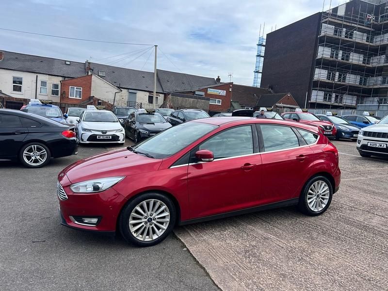 Usado Ford Focus Titanium X 125 CV (91 kW) 2017 Rojo Utilitario