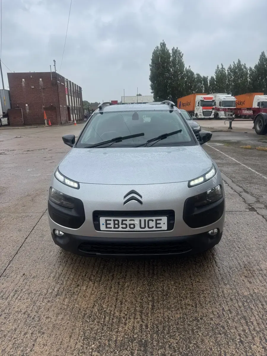 Used Citroën C4 Cactus Flair 98 HP (72 kW) 2017 Silver Hatchback