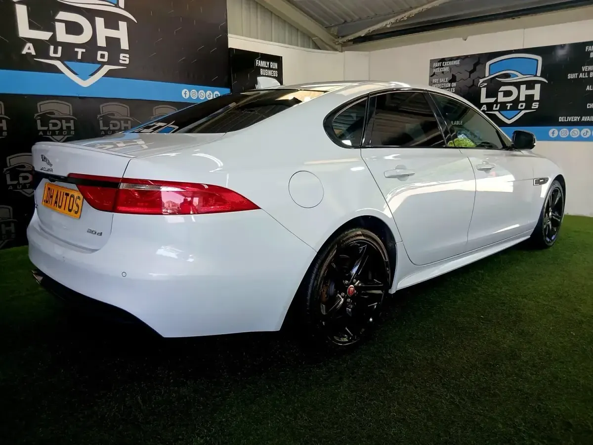 Used Jaguar XF R-Sport 180 HP (132 kW) 2018 White Sedan