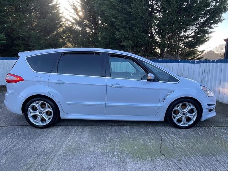 Używany Ford S-MAX Titanium X 163 KM (119 kW) 2015 Biały Minivan