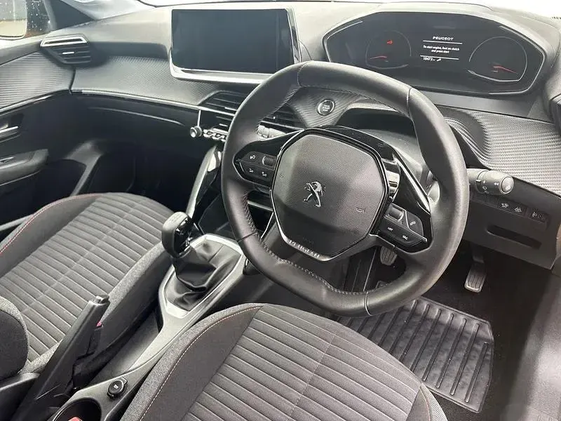 Used Peugeot 208 Active+ 75 HP (55 kW) 2022 Yellow Hatchback