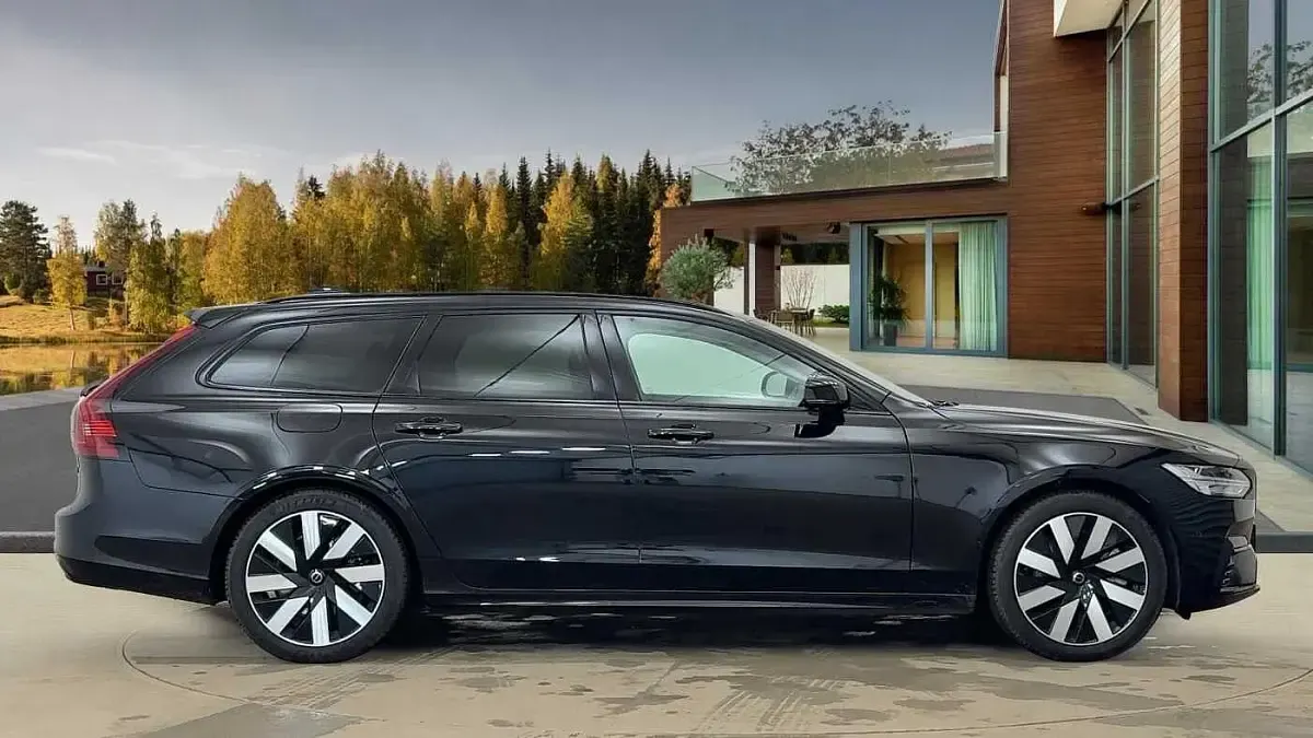Second-hand Volvo V90 Plus 345 CP (253 kW) 2025 Negru Break