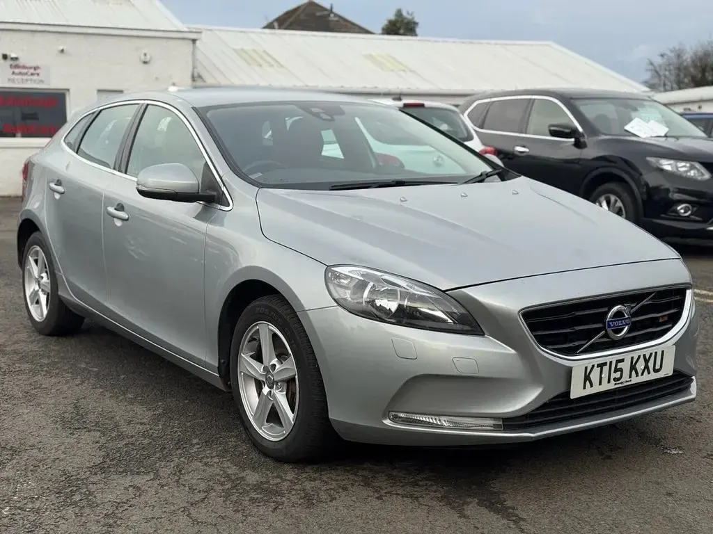 Used Volvo V40 SE 150 HP (110 kW) 2015 Hatchback