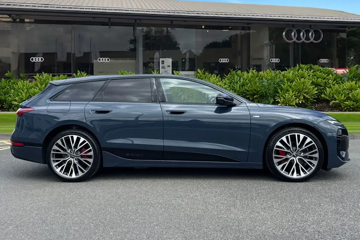 New Audi A6 e-tron Advanced 210 kW (286 HP) 2025 Blue Estate