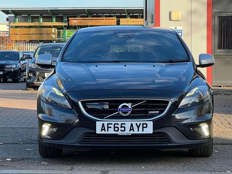 Used Volvo V40 R-Design 190 HP (139 kW) 2015 Black Estate
