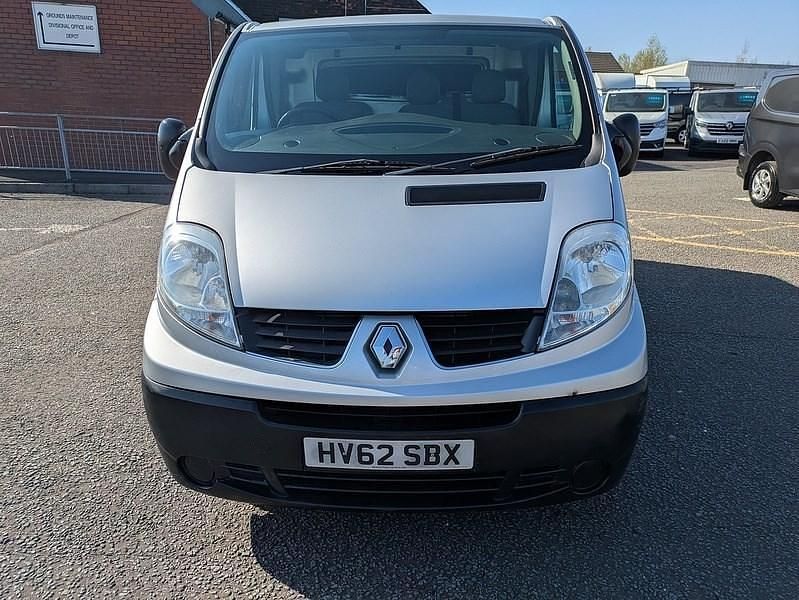 Begagnad Renault Trafic 115 HK (84 kW) 2012 Silver Minibuss