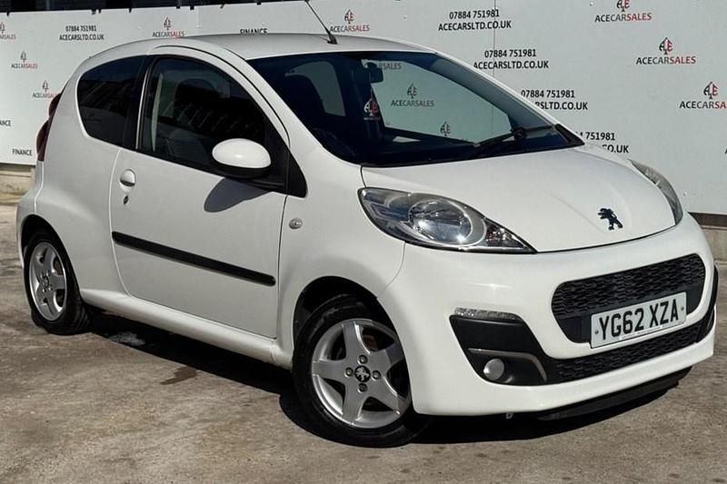 Used Peugeot 107 Allure 68 HP (50 kW) 2012 White Hatchback