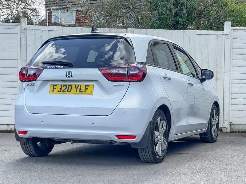 Used Honda Jazz Hybrid 107 HP (78 kW) 2020 White Hatchback