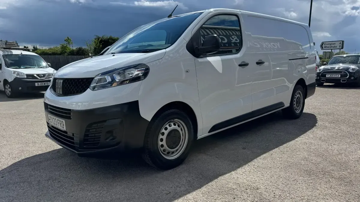 Usado Fiat Scudo S 143 HP (105 kW) 2023 Branco Van