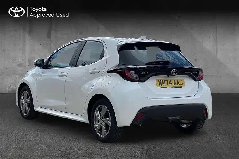 Used Toyota Yaris 116 HP (85 kW) 2024 White Hatchback