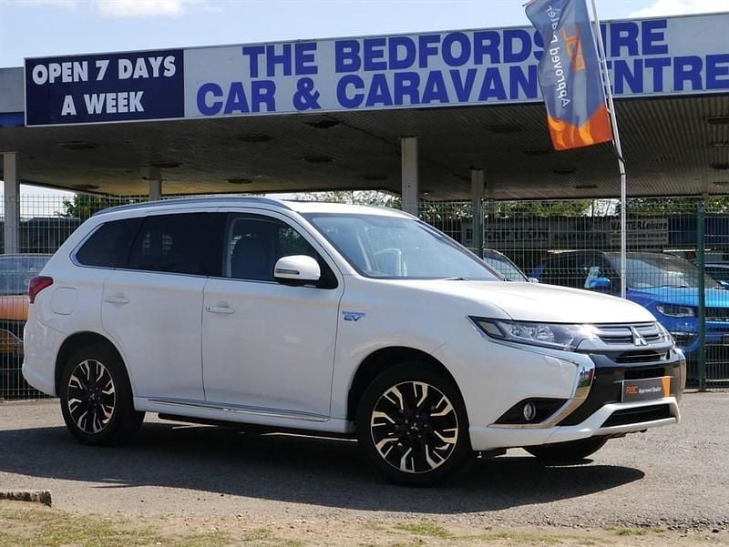 White Used 2016 Mitsubishi Outlander SUV | £11,495 (Fair price) - Image 1/4