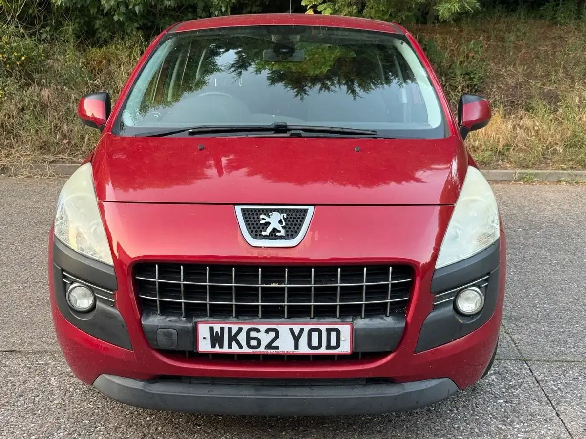 Used Peugeot 3008 Active 112 HP (82 kW) 2012 Red Estate