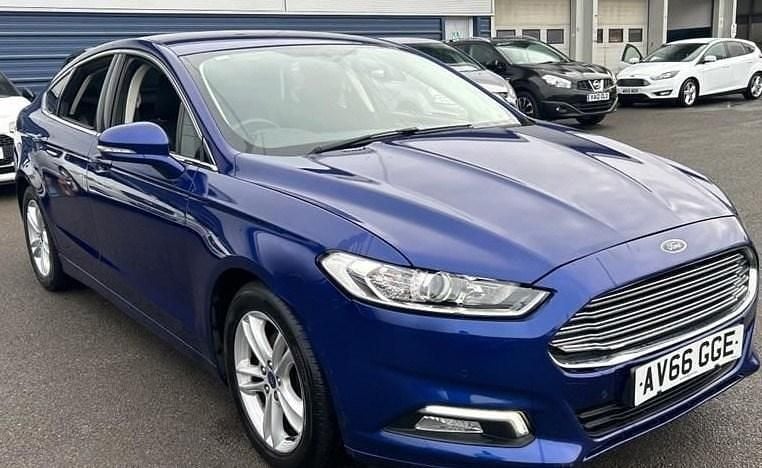 Used Ford Mondeo Zetec 180 HP (132 kW) 2016 Impact blue pearl Hatchback
