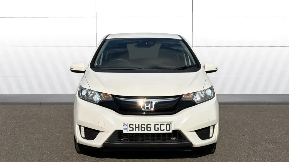 Used Honda Jazz SE 102 HP (75 kW) 2016 White Hatchback