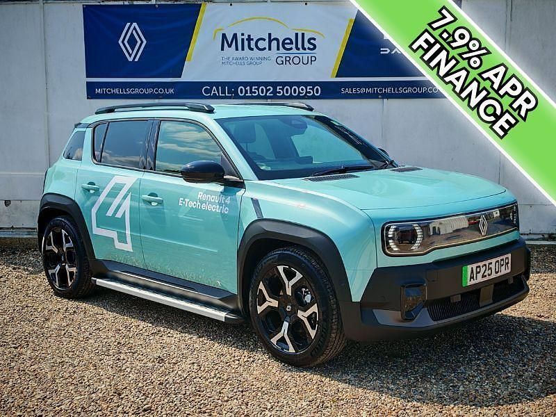Green Used 2025 Renault R4 Komfort Estate | £26,995 (Fair price) - Image 1/1